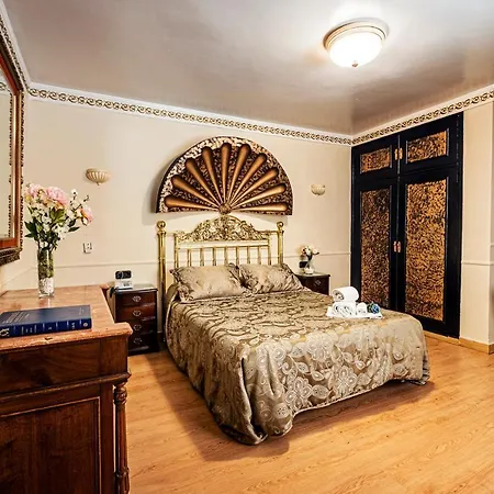 Hotel Gines بيت الحب